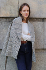 КЪСО ПАЛТО ОТ СУРОВА ВЪЛНА