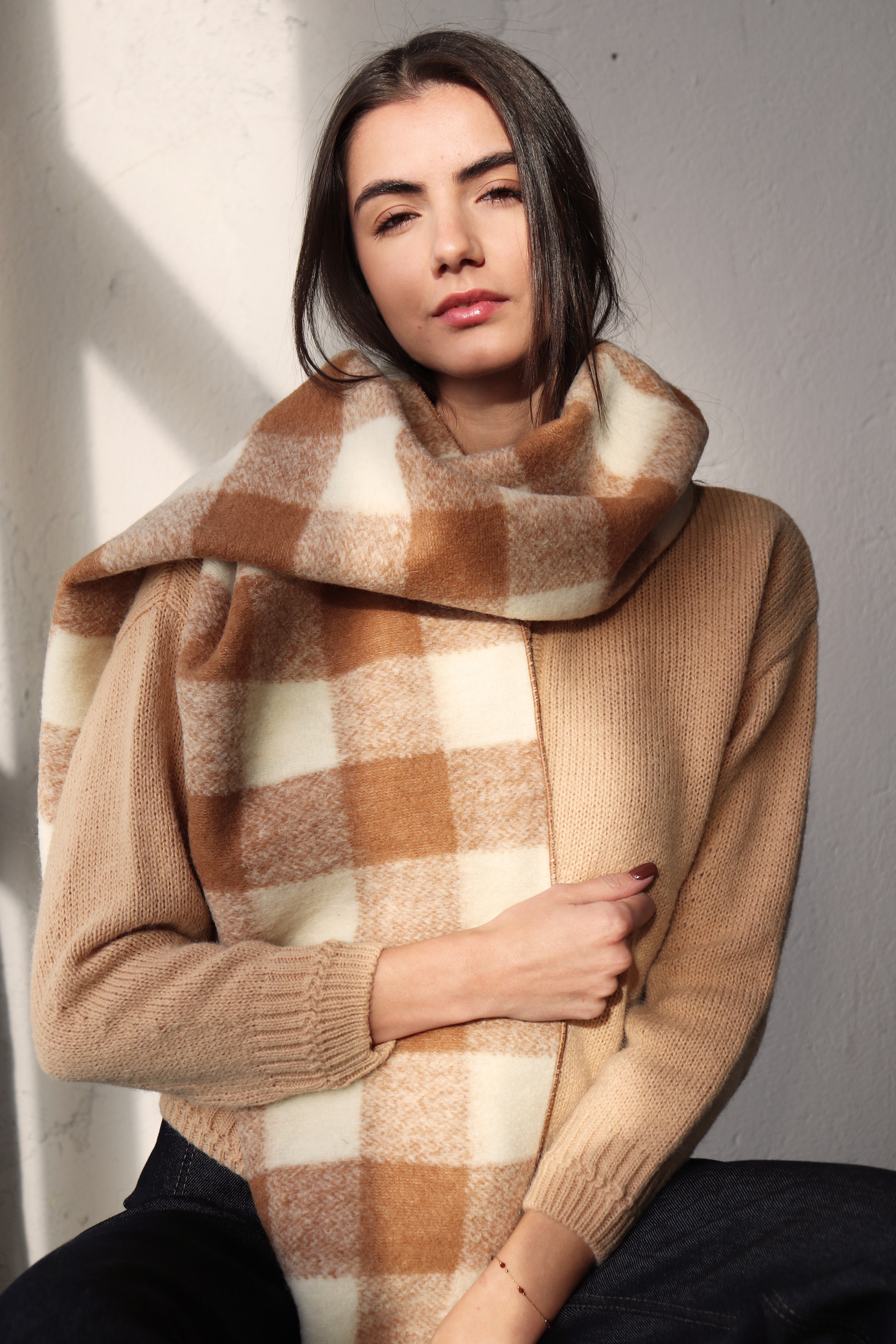 БЕЖОВ КАРИРАН ШАЛ ОТ СУРОВА ВЪЛНА