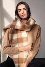 БЕЖОВ КАРИРАН ШАЛ ОТ СУРОВА ВЪЛНА