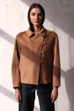 ЯКЕ С ПРЕХЛУПВАНЕ КАМЕЛ