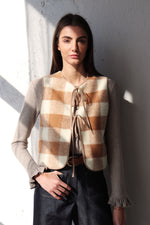 БЕЖОВ КАРИРАН ЕЛЕК ОТ СУРОВА ВЪЛНА