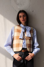 БЕЖОВ КАРИРАН ЕЛЕК ОТ СУРОВА ВЪЛНА