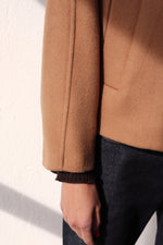 ЯКЕ С ПРЕХЛУПВАНЕ КАМЕЛ