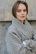 КЪСО ПАЛТО ОТ СУРОВА ВЪЛНА