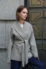 КЪСО ПАЛТО ОТ СУРОВА ВЪЛНА