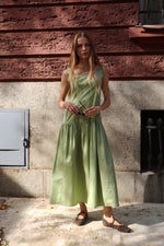 ПАМУЧНА ДЪЛГА РОКЛЯ С НАБОРИ