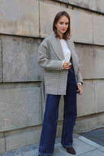 КЪСО ПАЛТО ОТ СУРОВА ВЪЛНА