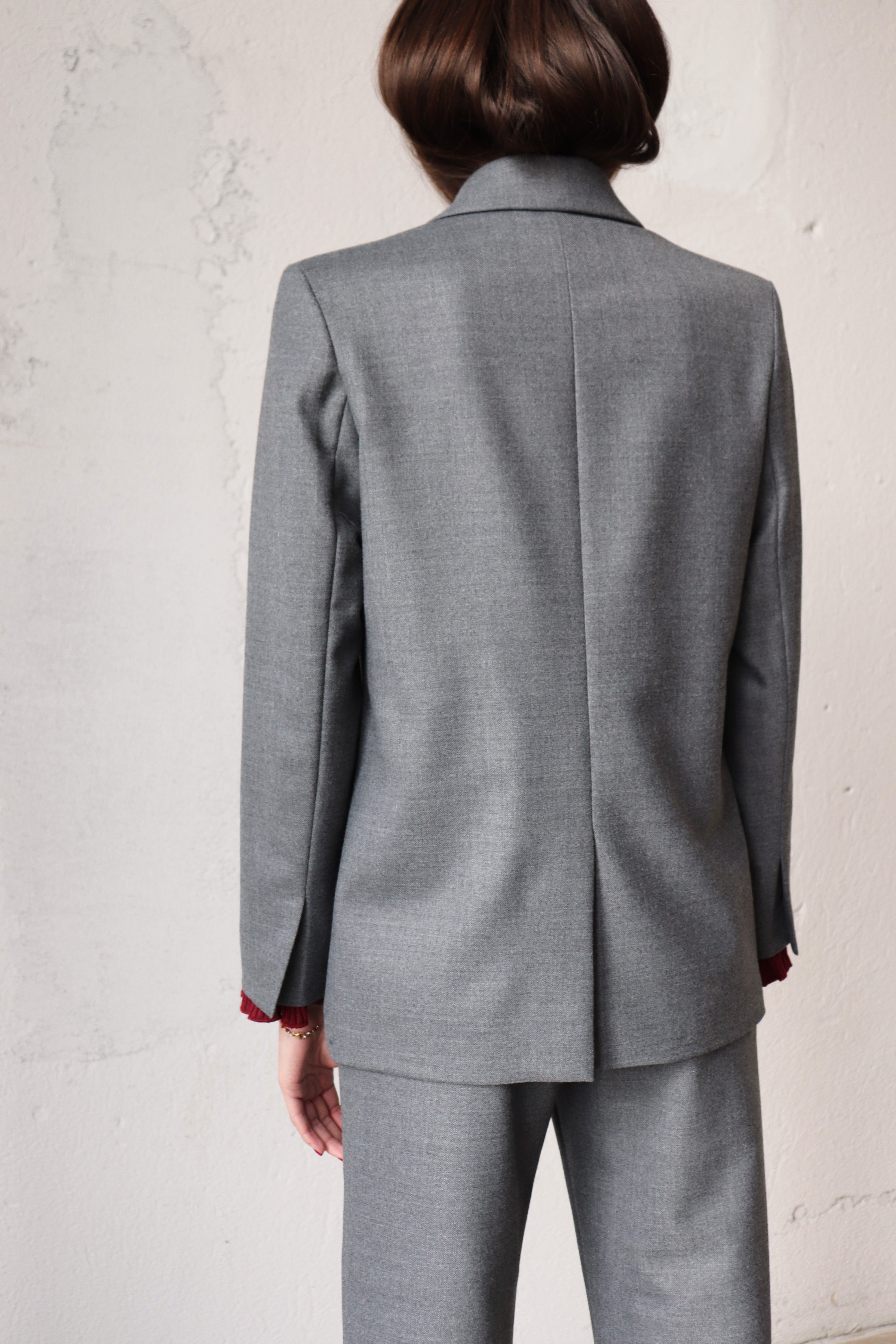 ДВУРЕДЕН БЛЕЙЗЪР ОТ СУРОВА ВЪЛНА