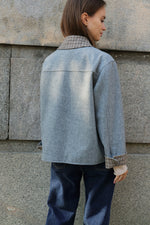 КЪСО ВЪЛНЕНО ЯКЕ С ЕФЕКТНА ЯКА И МАНШЕТИ