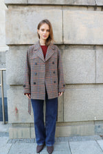 КАРИРАНО ПАЛТО ОТ СУРОВА ВЪЛНА