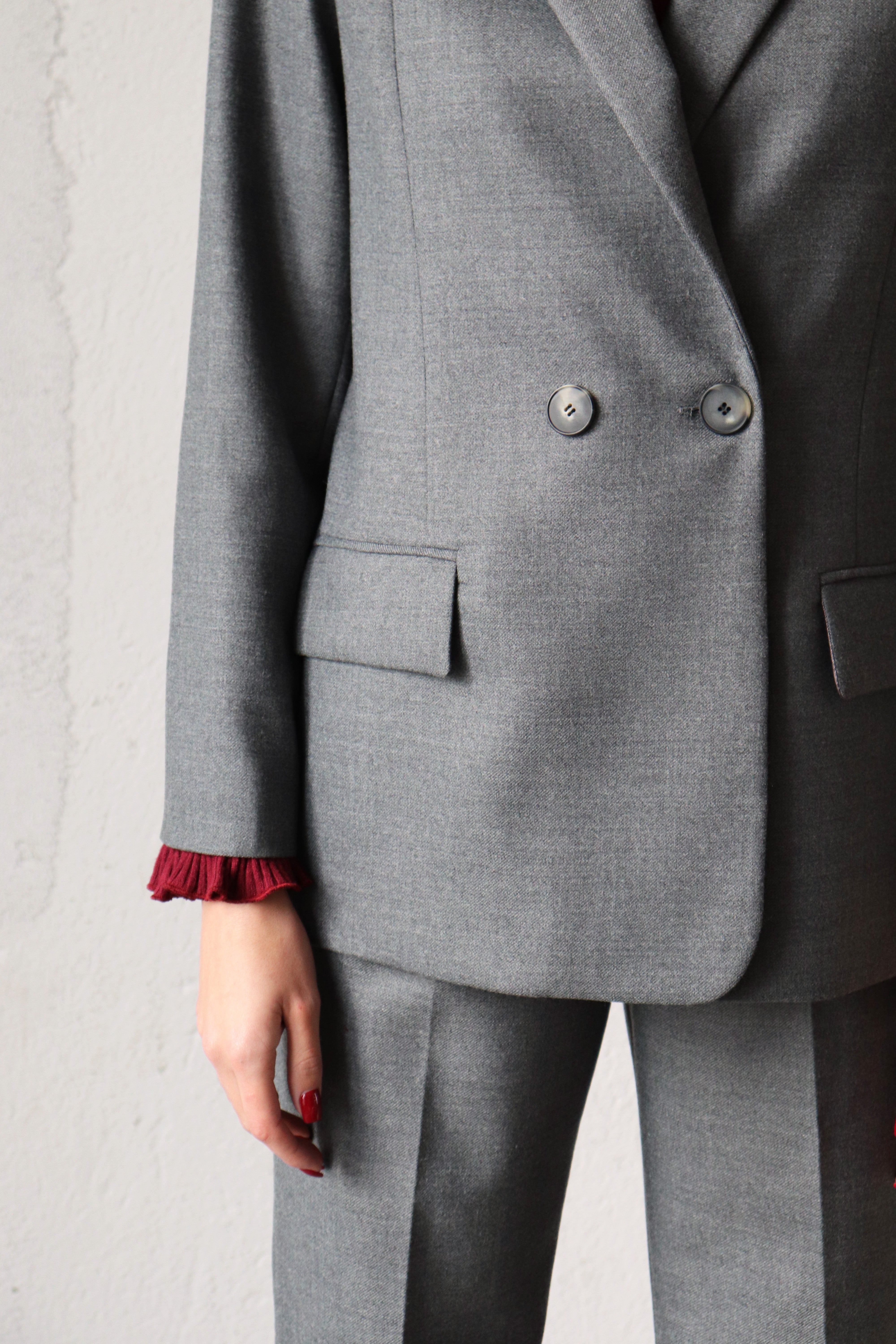 ДВУРЕДЕН БЛЕЙЗЪР ОТ СУРОВА ВЪЛНА