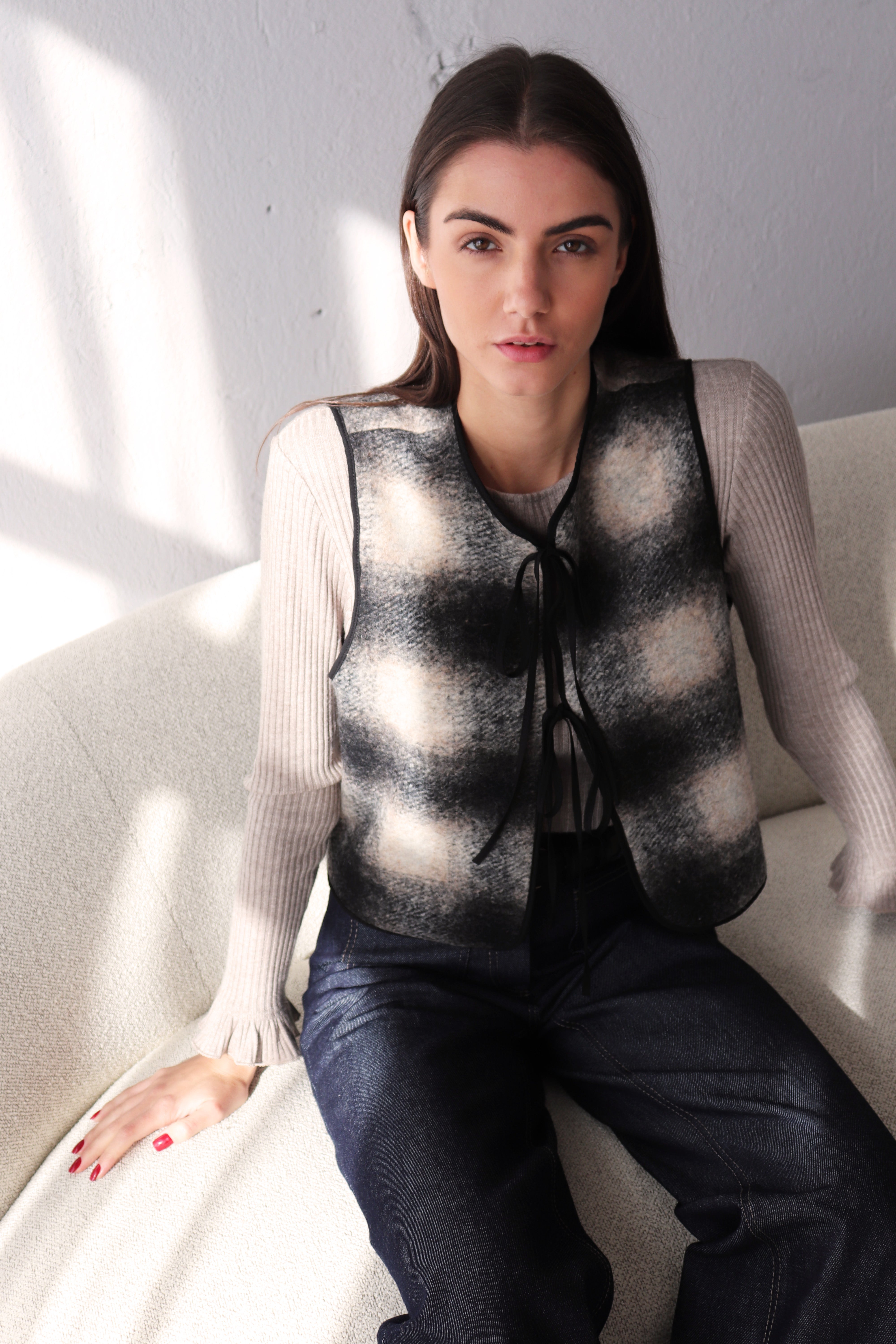 СИВ КАРИРАН ЕЛЕК ОТ СУРОВА ВЪЛНА