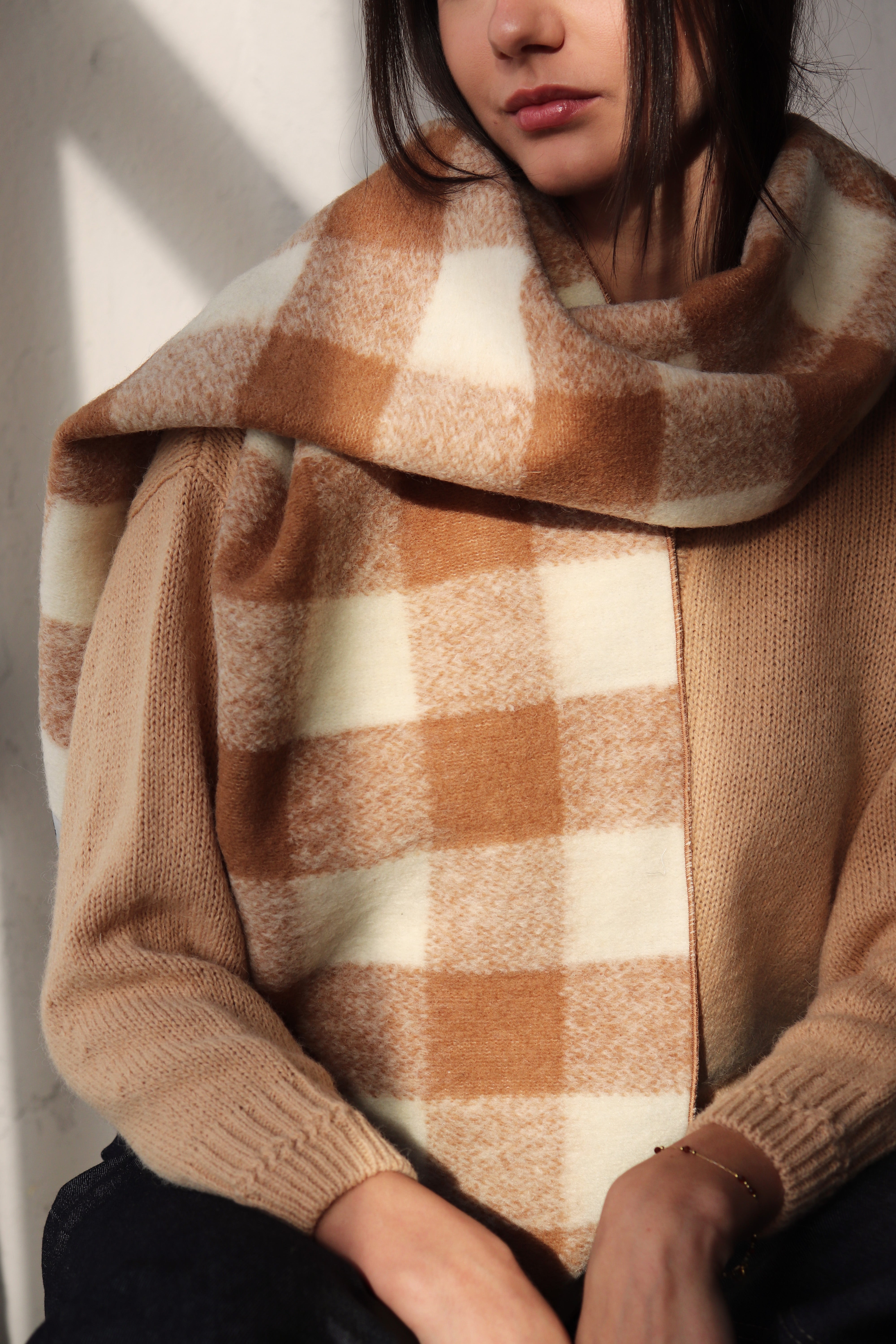 БЕЖОВ КАРИРАН ШАЛ ОТ СУРОВА ВЪЛНА