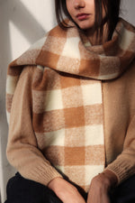 БЕЖОВ КАРИРАН ШАЛ ОТ СУРОВА ВЪЛНА