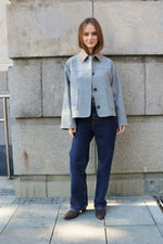 КЪСО ВЪЛНЕНО ЯКЕ С ЕФЕКТНА ЯКА И МАНШЕТИ