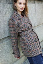 КАРИРАНО ПАЛТО ОТ СУРОВА ВЪЛНА