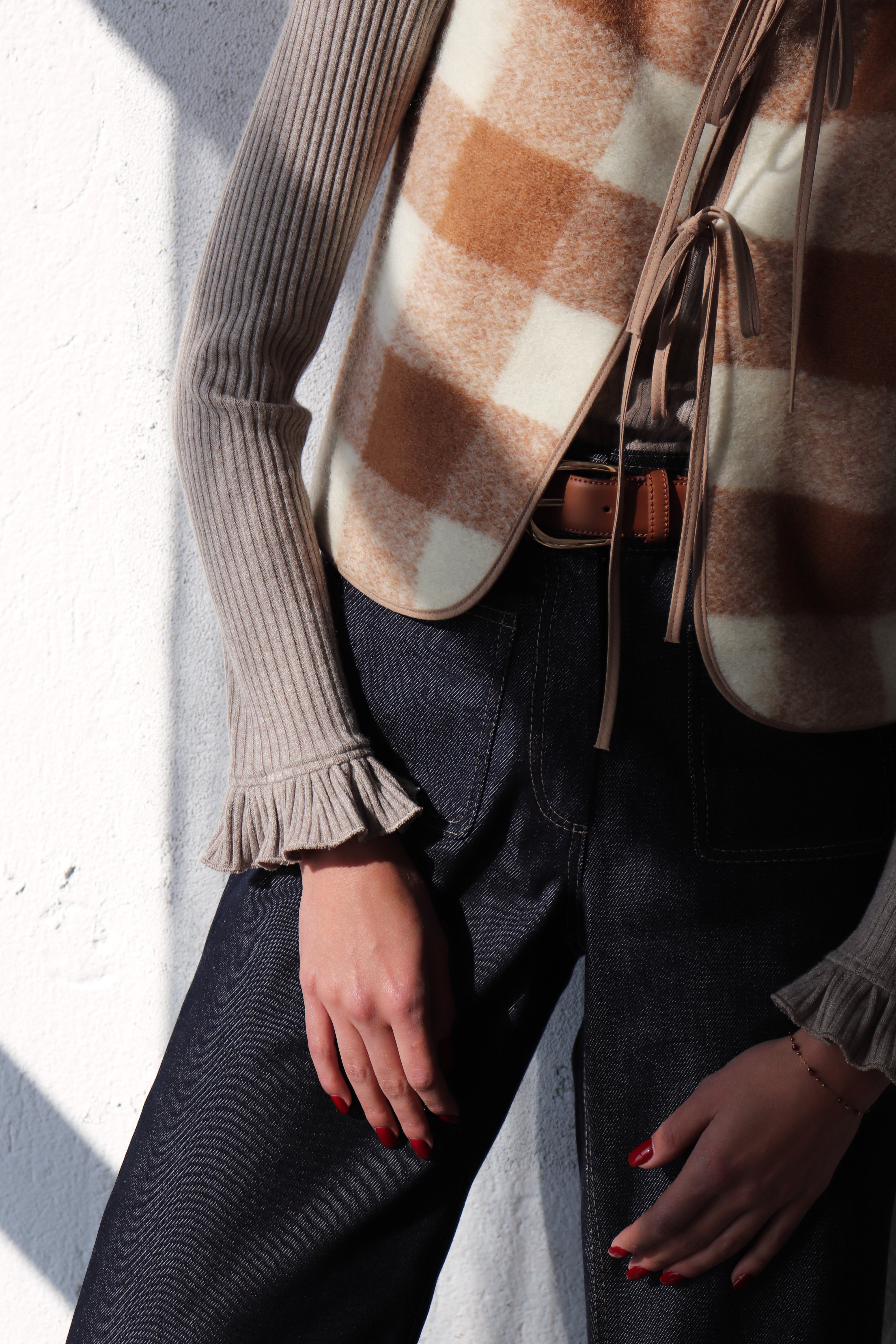 БЕЖОВ КАРИРАН ЕЛЕК ОТ СУРОВА ВЪЛНА