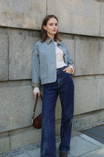 КЪСО ВЪЛНЕНО ЯКЕ С ЕФЕКТНА ЯКА И МАНШЕТИ