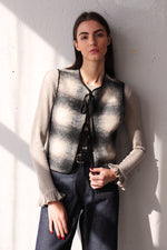 СИВ КАРИРАН ЕЛЕК ОТ СУРОВА ВЪЛНА