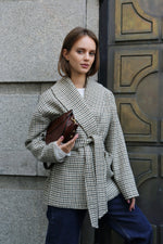 КЪСО ПАЛТО ОТ СУРОВА ВЪЛНА