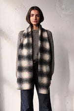 СИВ КАРИРАН ШАЛ ОТ СУРОВА ВЪЛНА