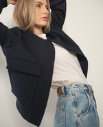 ТЪМНОСИНЬО ЯКЕ ТИП БОМБЪР