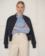 ТЪМНОСИНЬО ЯКЕ ТИП БОМБЪР