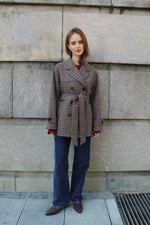 КАРИРАНО ПАЛТО ОТ СУРОВА ВЪЛНА