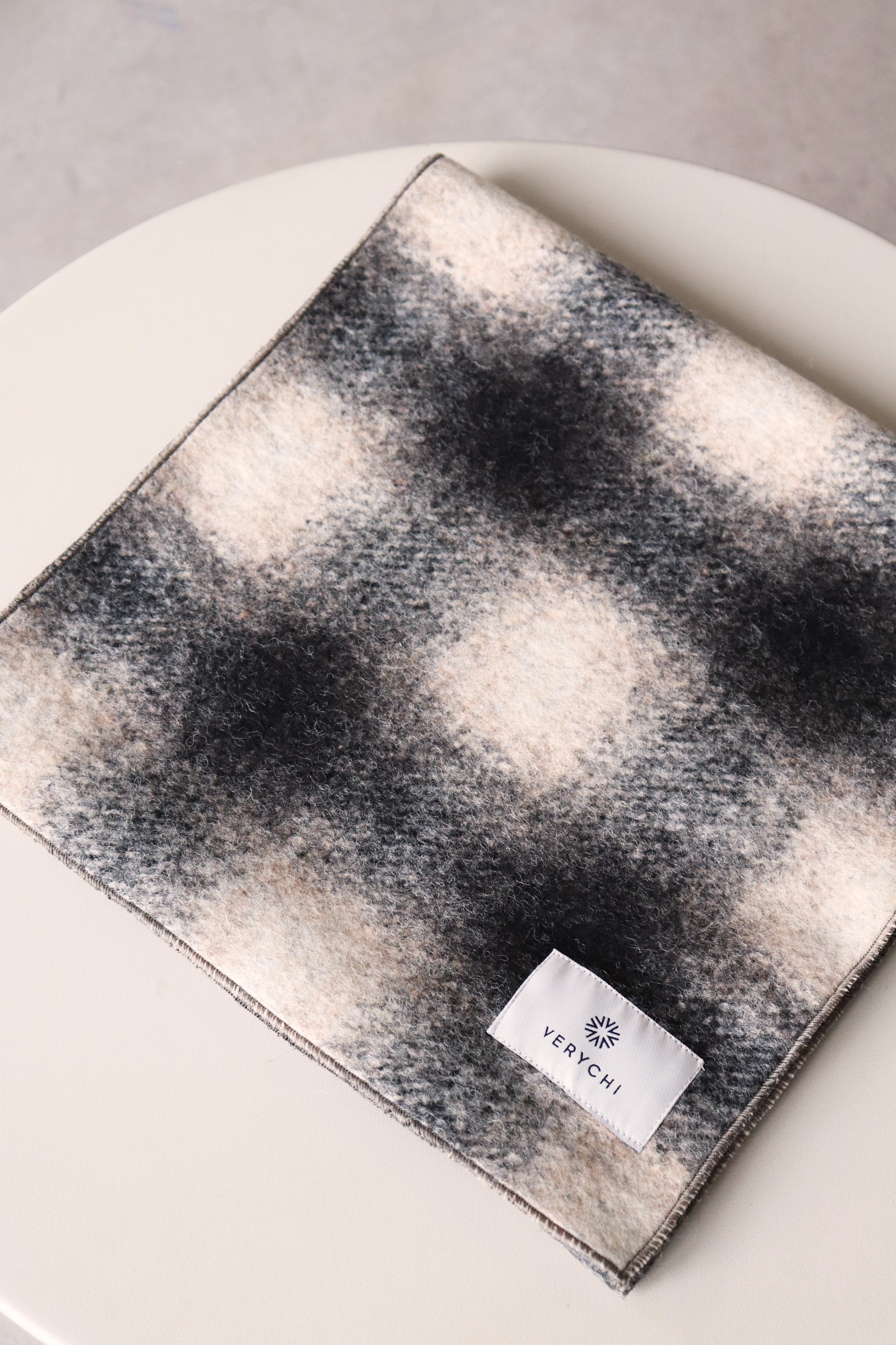 СИВ КАРИРАН ШАЛ ОТ СУРОВА ВЪЛНА