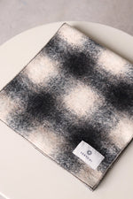 СИВ КАРИРАН ШАЛ ОТ СУРОВА ВЪЛНА