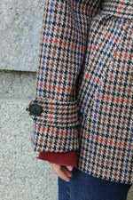 КАРИРАНО ПАЛТО ОТ СУРОВА ВЪЛНА