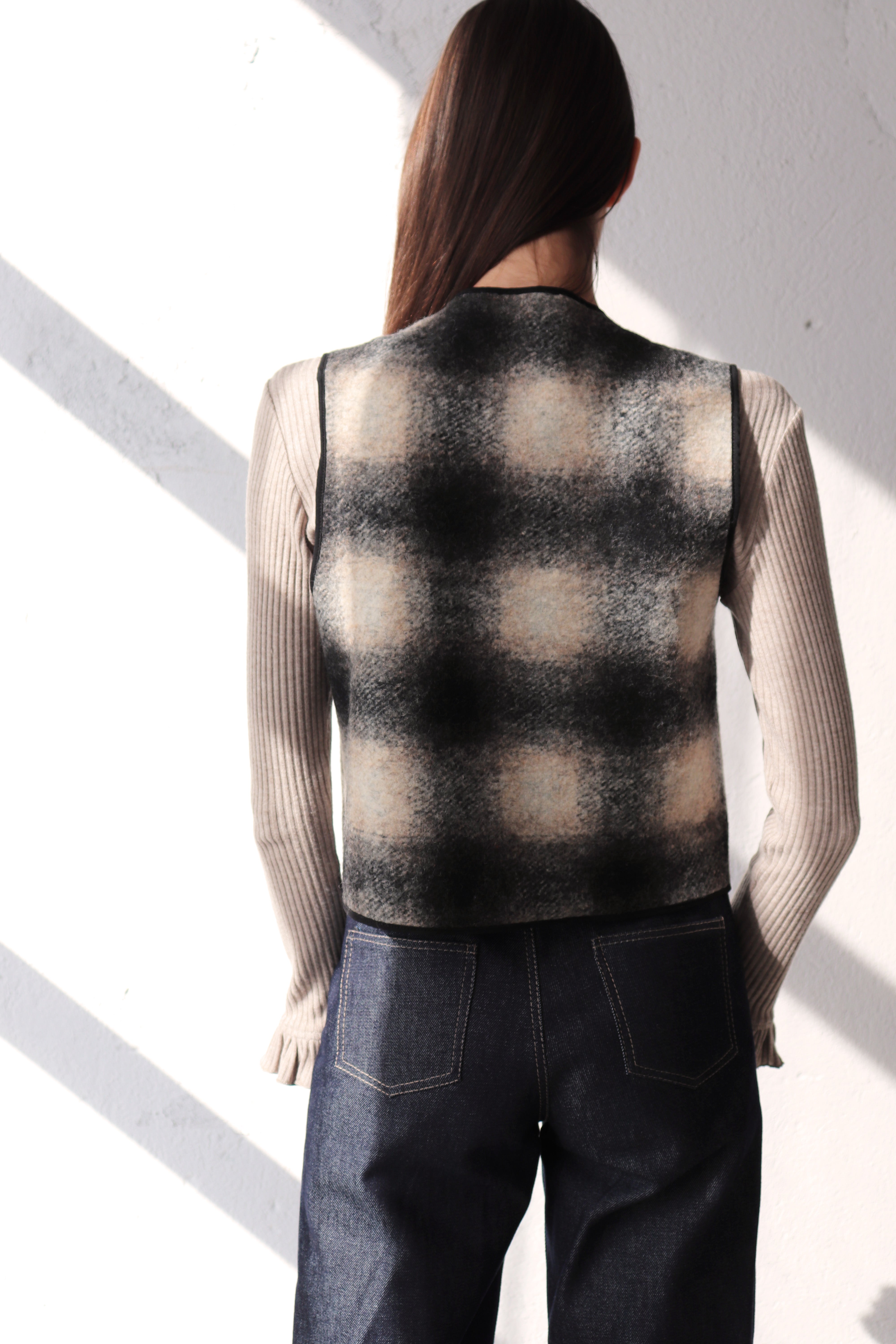 СИВ КАРИРАН ЕЛЕК ОТ СУРОВА ВЪЛНА