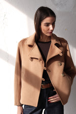 ЯКЕ С ПРЕХЛУПВАНЕ КАМЕЛ