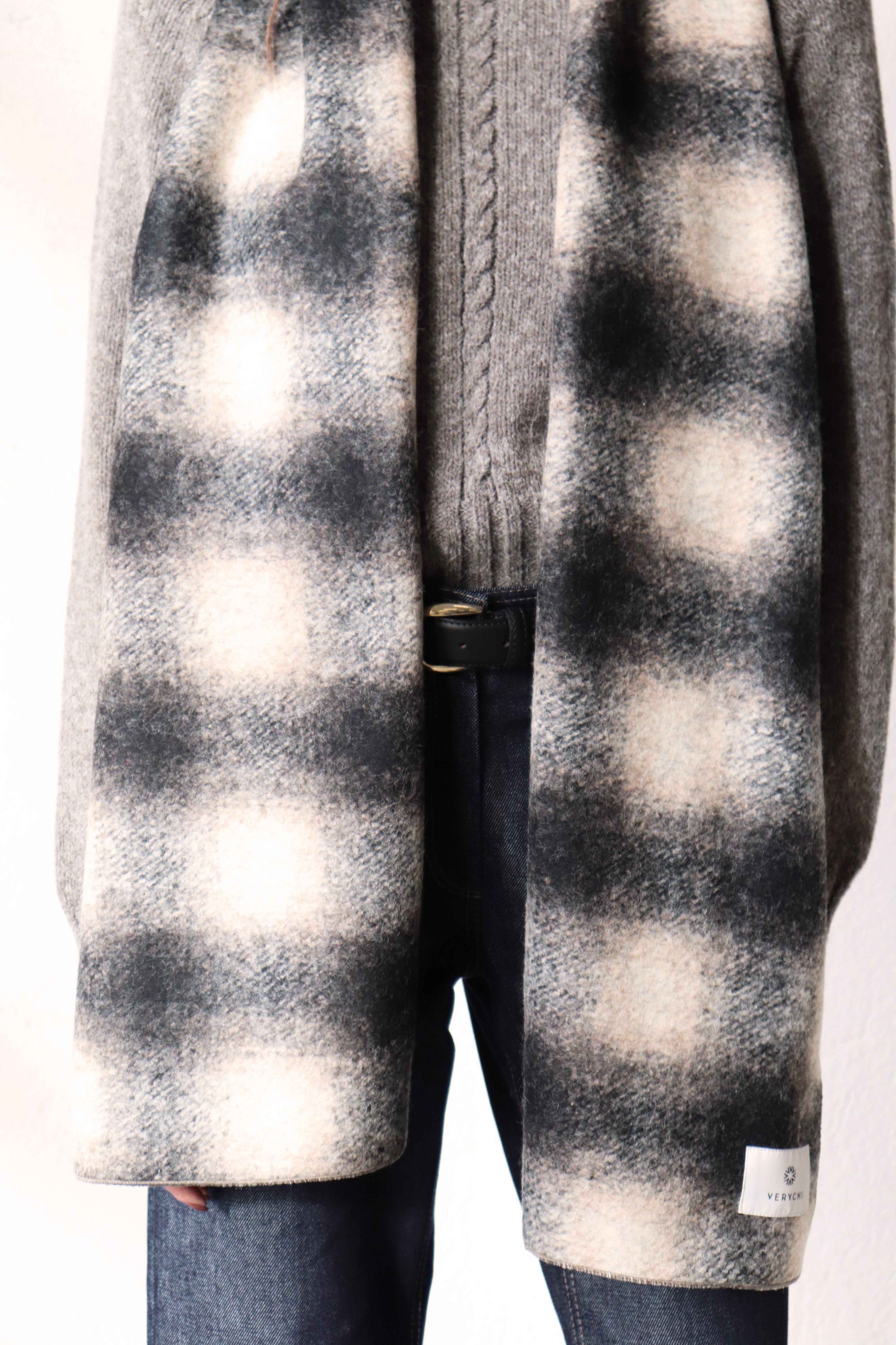 СИВ КАРИРАН ШАЛ ОТ СУРОВА ВЪЛНА