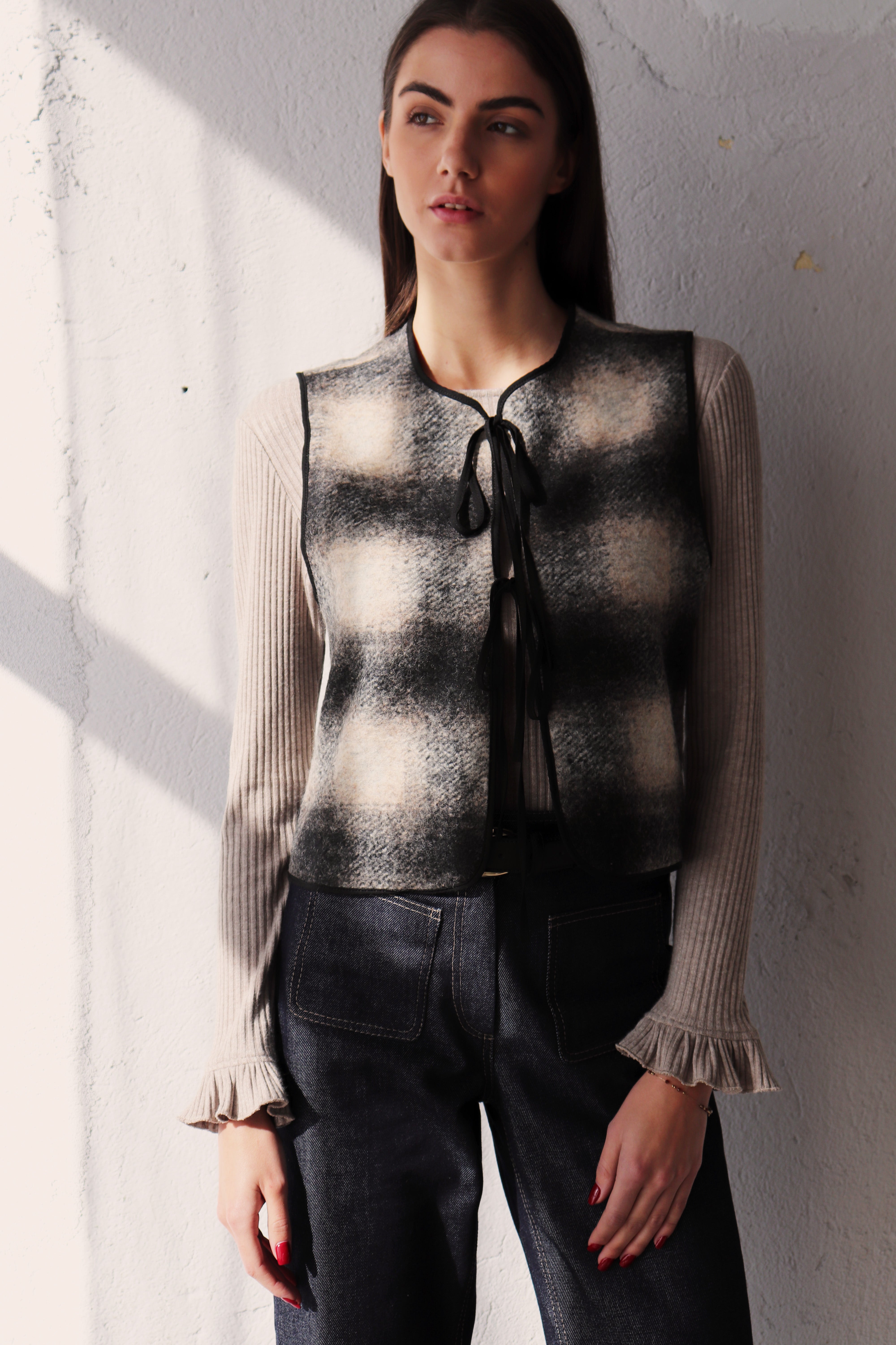 СИВ КАРИРАН ЕЛЕК ОТ СУРОВА ВЪЛНА