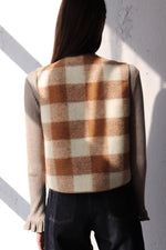 БЕЖОВ КАРИРАН ЕЛЕК ОТ СУРОВА ВЪЛНА