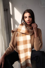 БЕЖОВ КАРИРАН ШАЛ ОТ СУРОВА ВЪЛНА