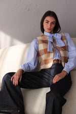 БЕЖОВ КАРИРАН ЕЛЕК ОТ СУРОВА ВЪЛНА