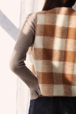 БЕЖОВ КАРИРАН ЕЛЕК ОТ СУРОВА ВЪЛНА