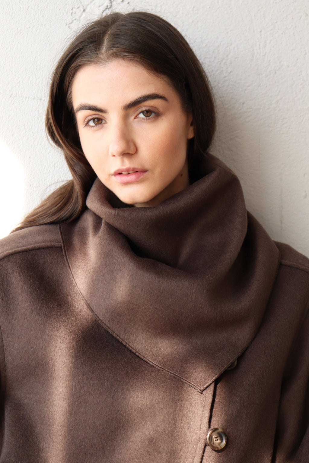 КАФЯВ ТРИЪГЪЛЕН ШАЛ ОТ ВЪЛНА И КАШМИР