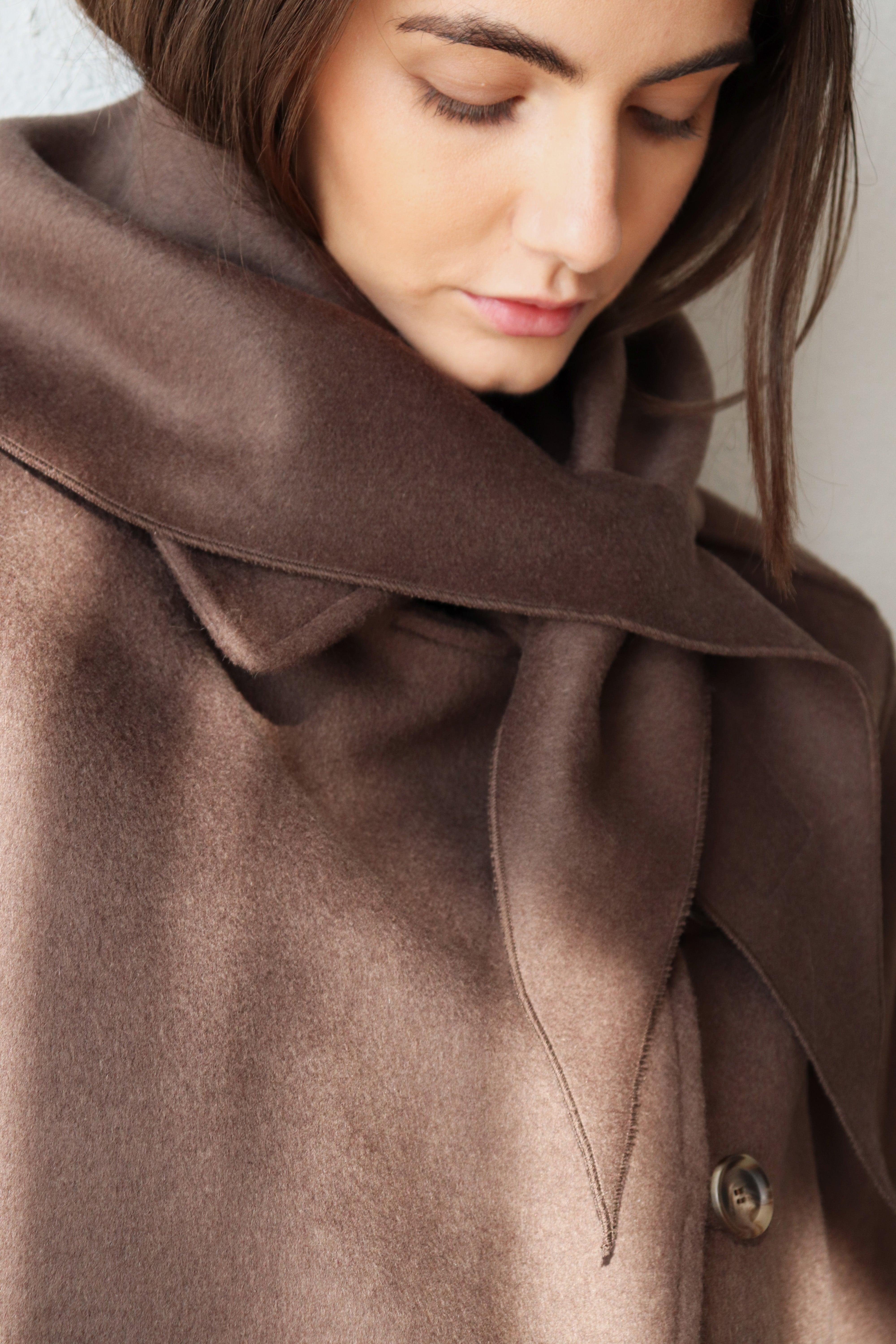 КАФЯВ ТРИЪГЪЛЕН ШАЛ ОТ ВЪЛНА И КАШМИР