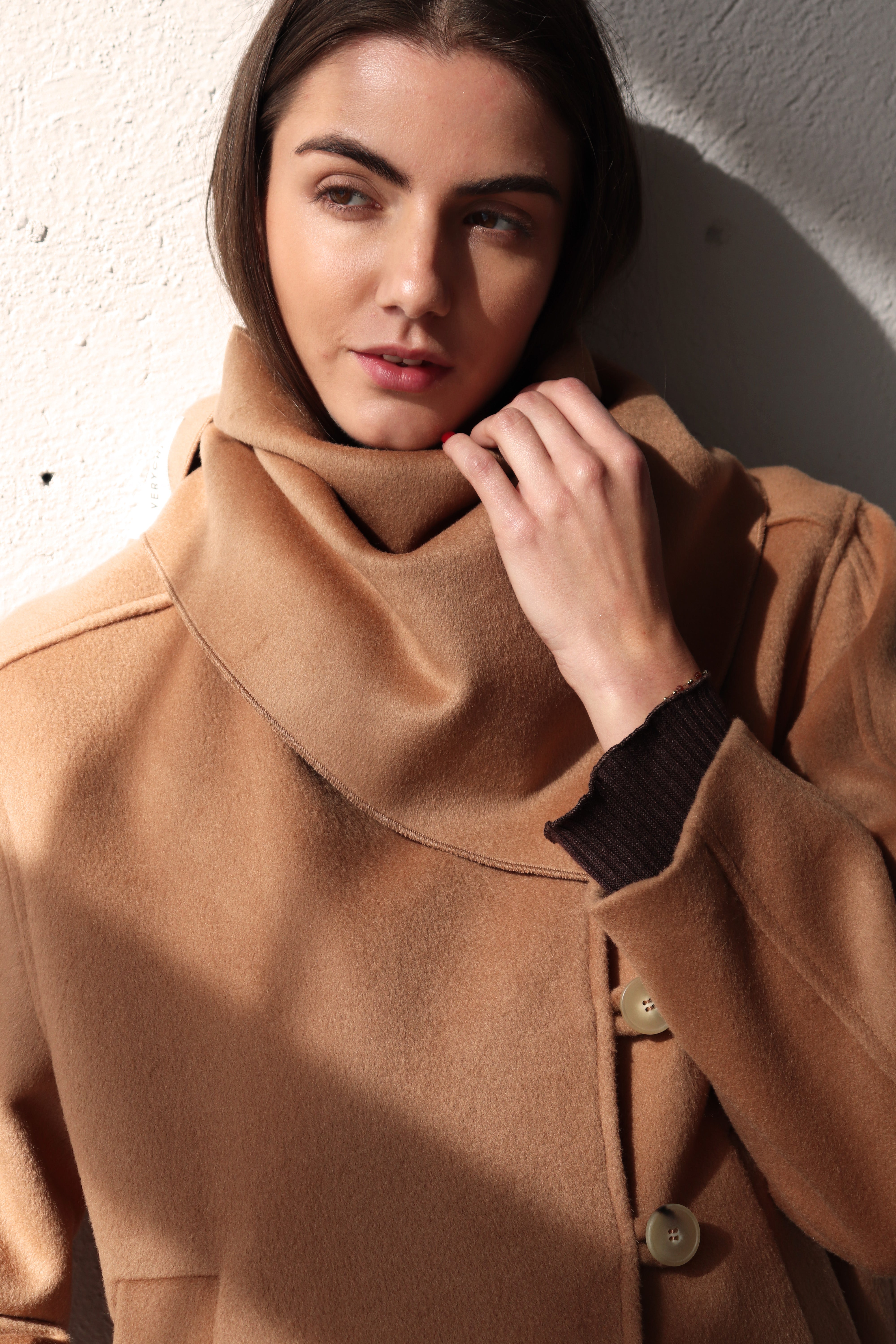 КАМЕЛ ТРИЪГЪЛЕН ШАЛ ОТ ВЪЛНА И КАШМИР