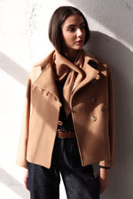 ЯКЕ С ПРЕХЛУПВАНЕ КАМЕЛ