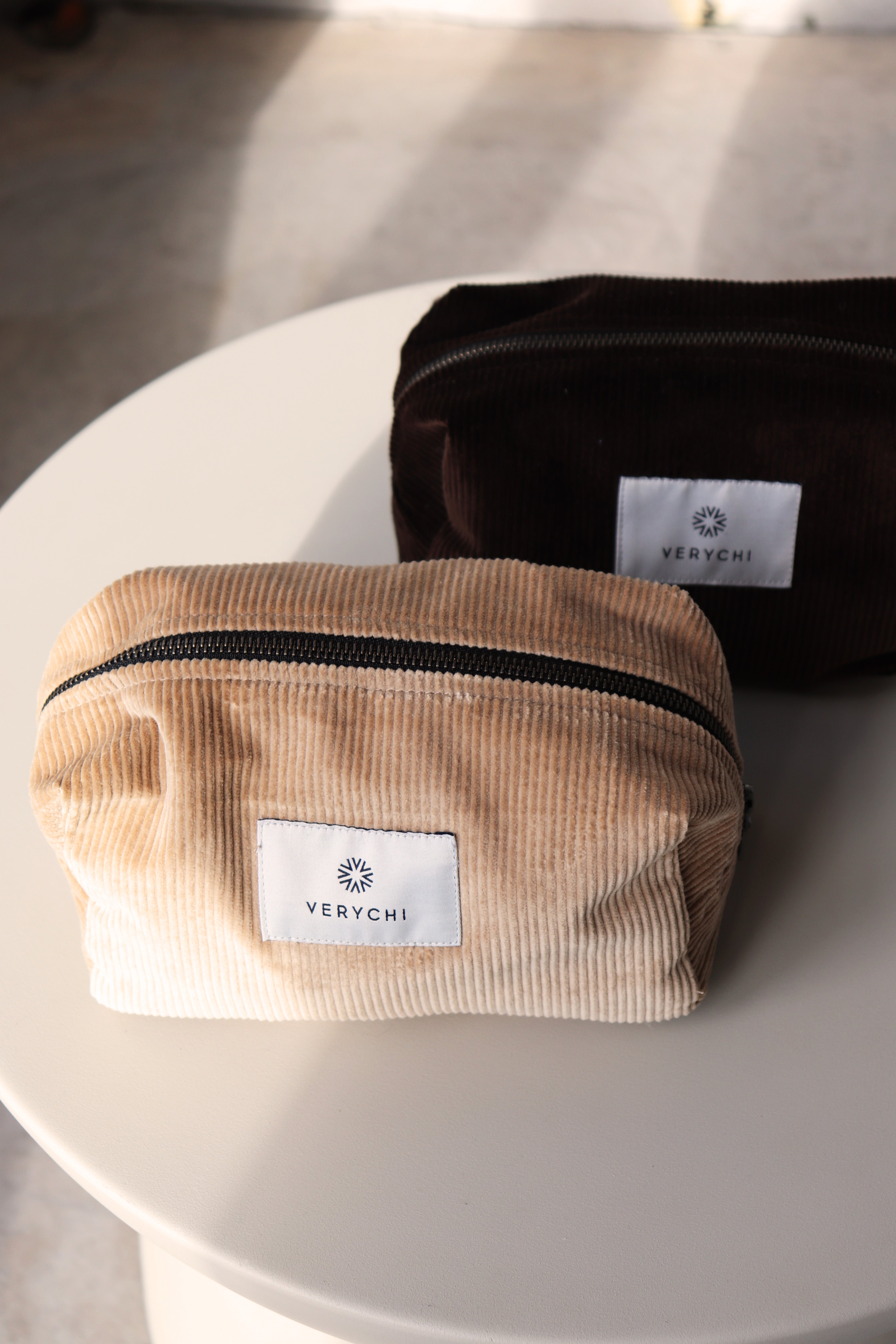 ДЖИНСОВ НЕСЕСЕР ЗА ГРИМОВЕ