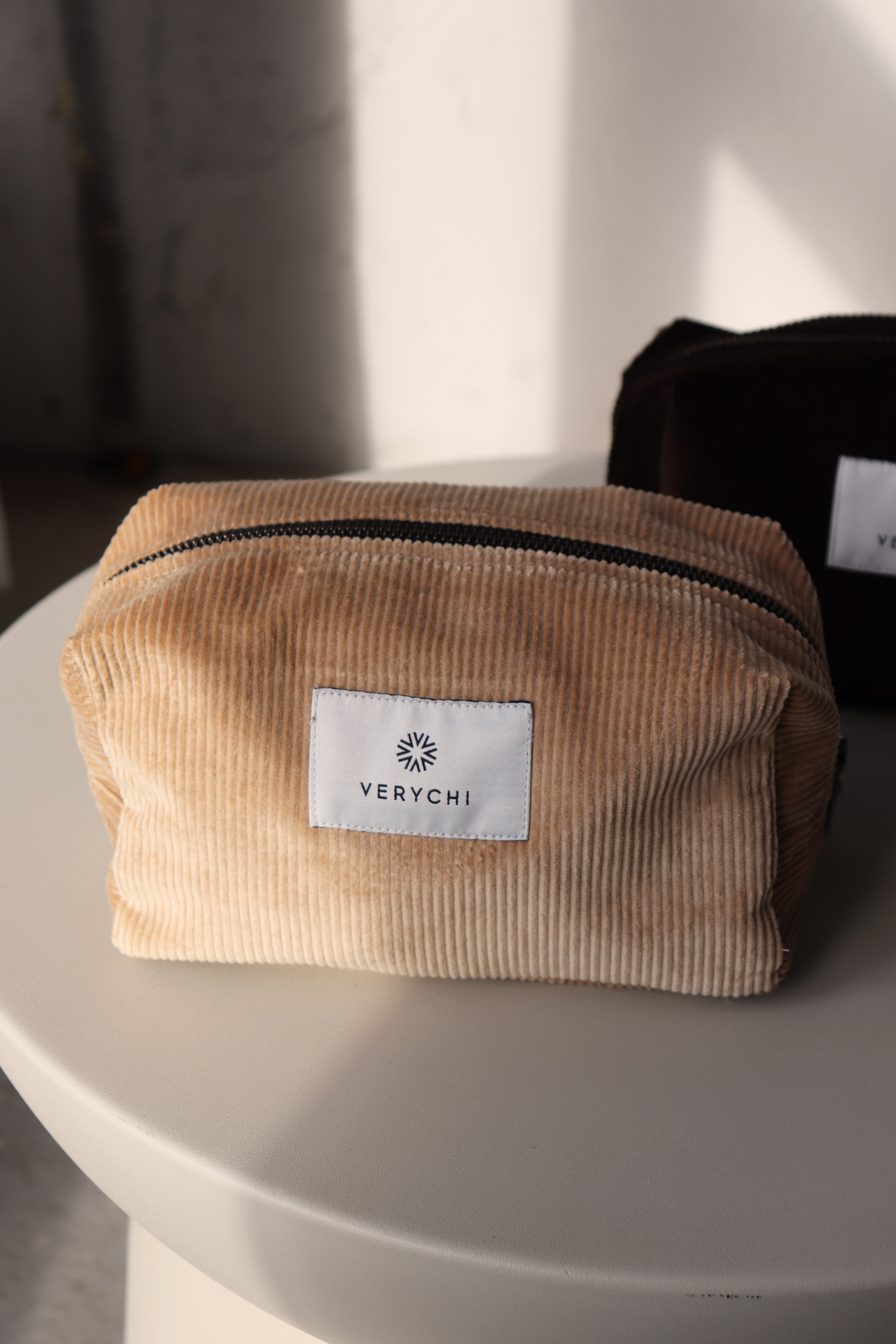 ДЖИНСОВ НЕСЕСЕР ЗА ГРИМОВЕ