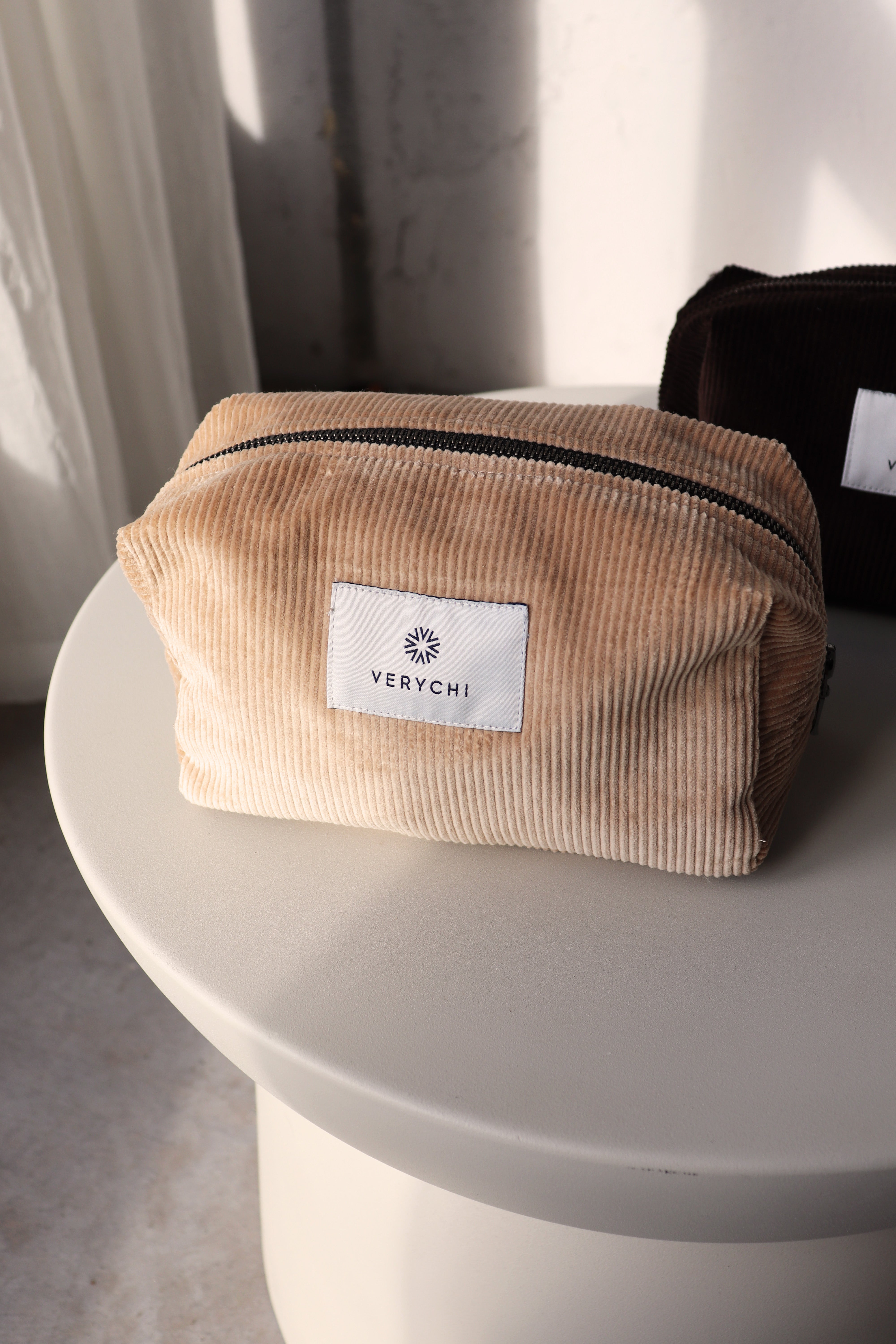 ДЖИНСОВ НЕСЕСЕР ЗА ГРИМОВЕ