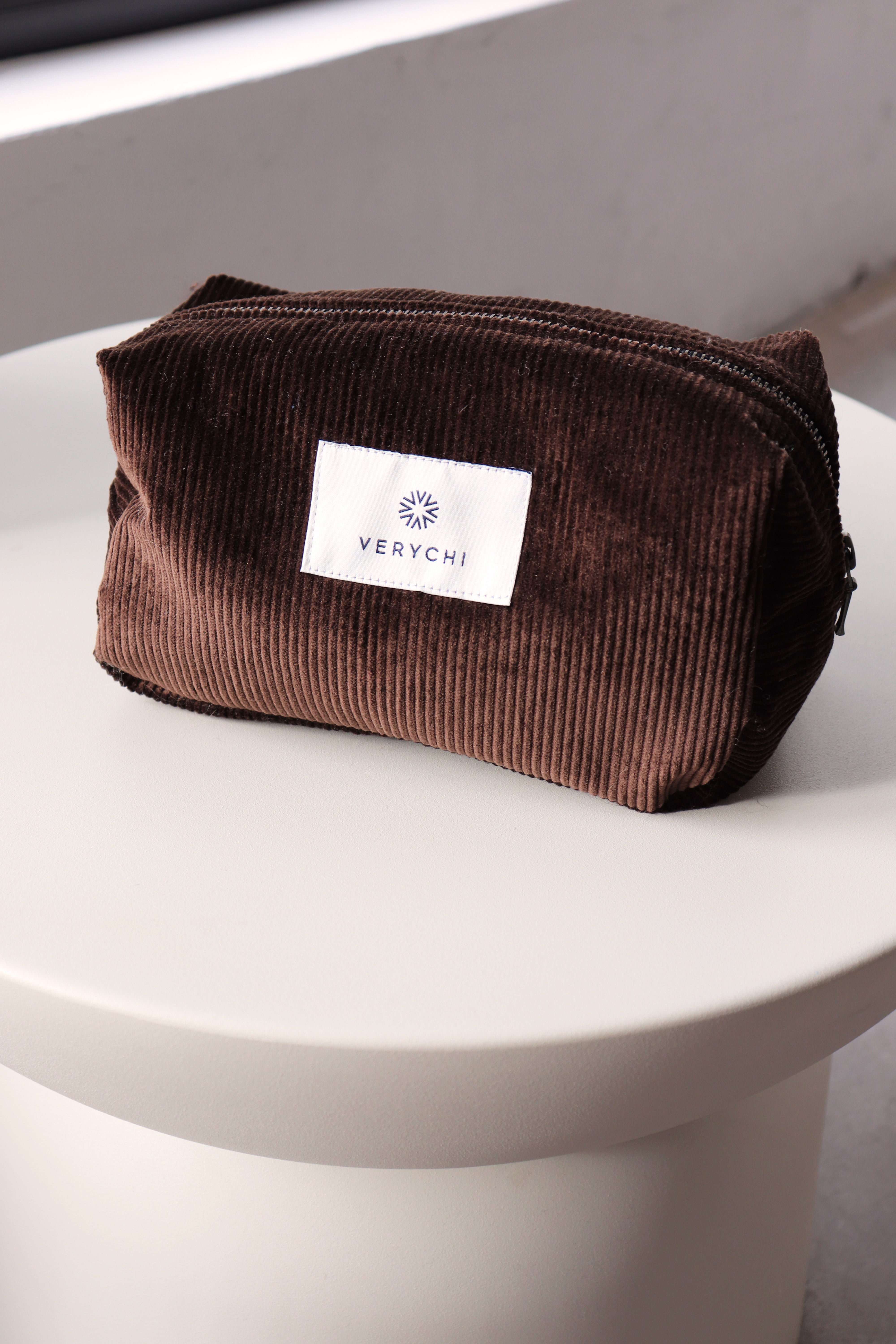 ДЖИНСОВ НЕСЕСЕР ЗА ГРИМОВЕ