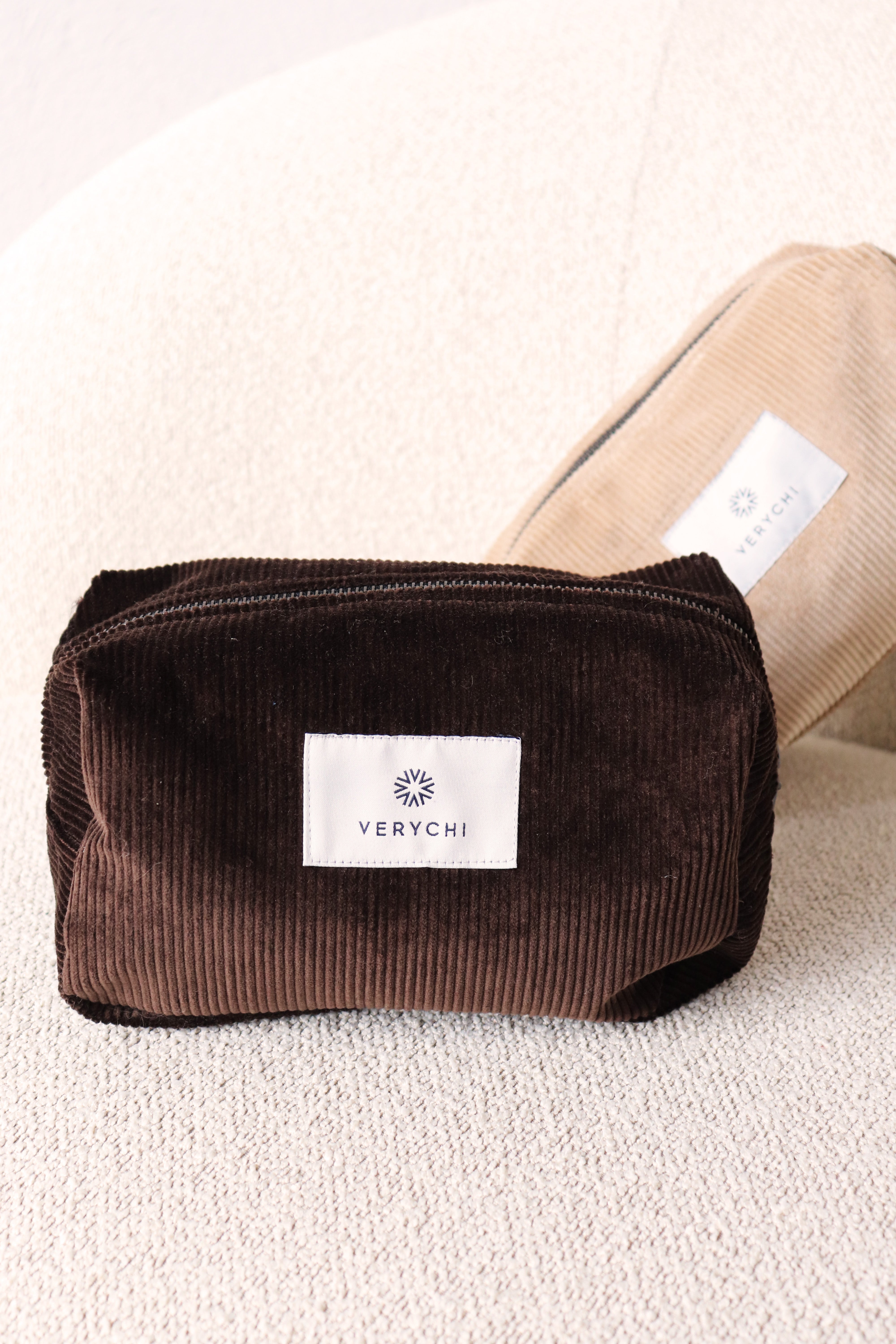 ДЖИНСОВ НЕСЕСЕР ЗА ГРИМОВЕ