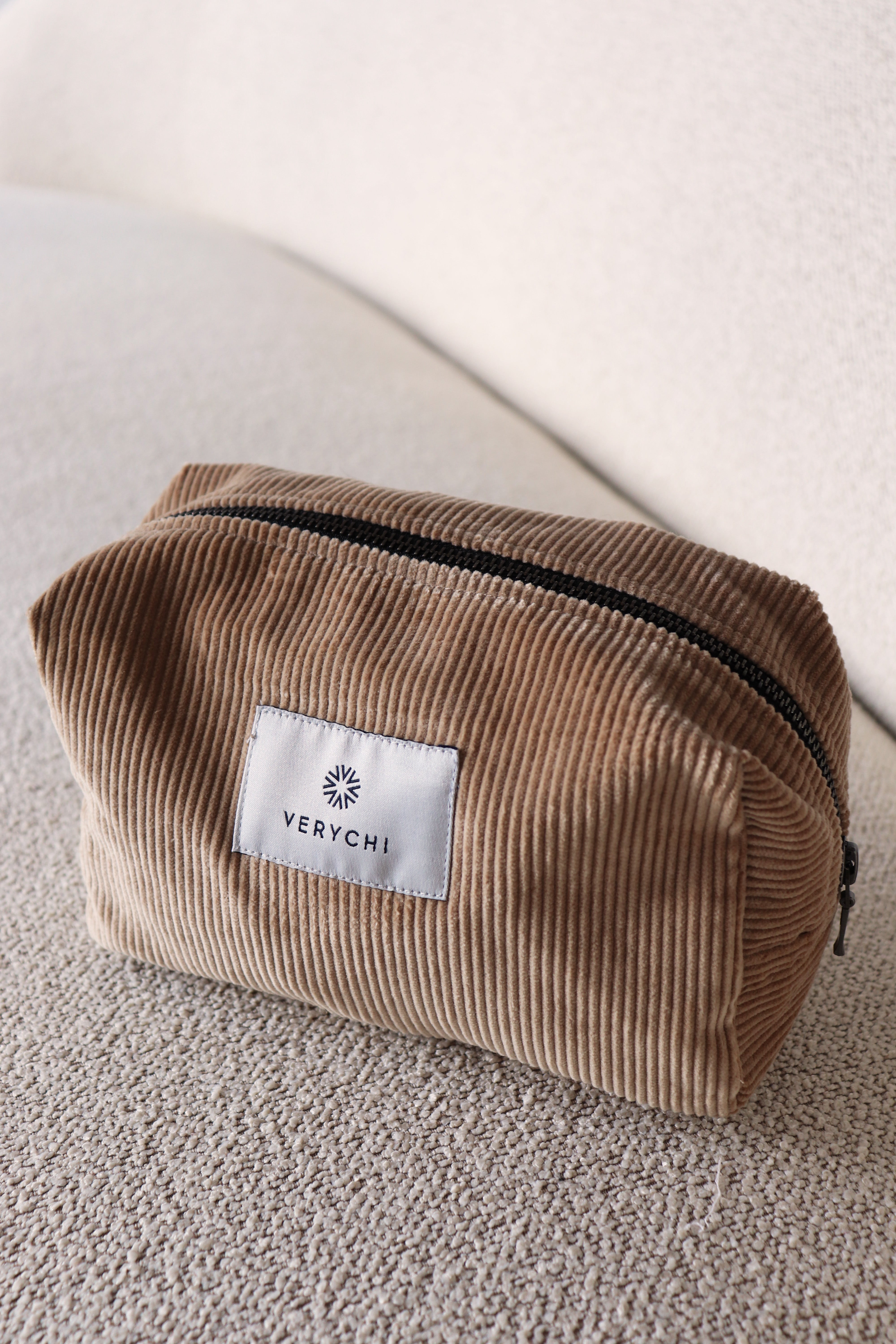 ДЖИНСОВ НЕСЕСЕР ЗА ГРИМОВЕ