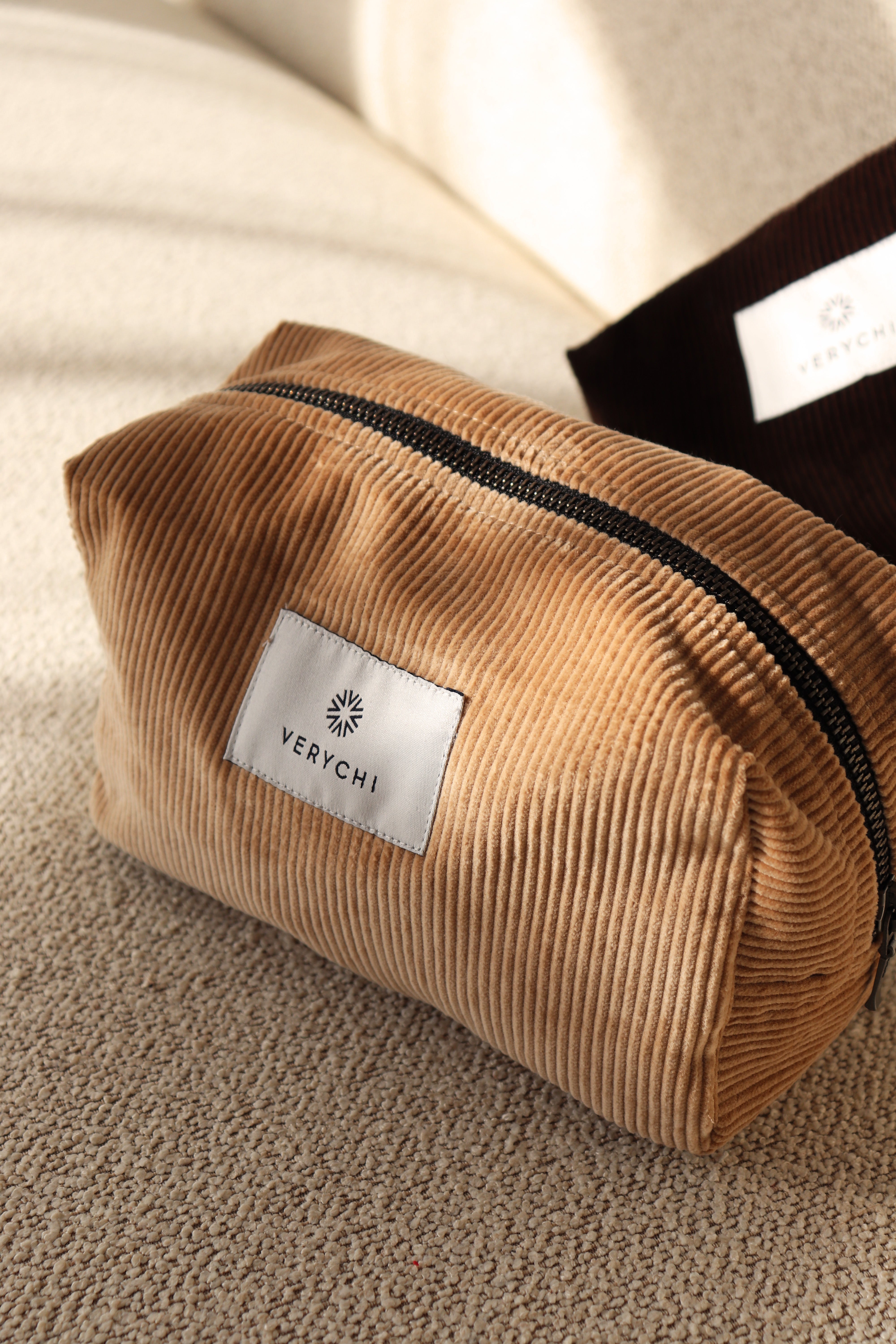 ДЖИНСОВ НЕСЕСЕР ЗА ГРИМОВЕ